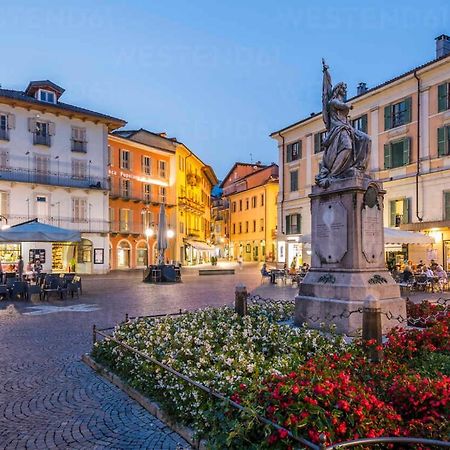 Attico Vistalago - Centro Citta Verbania Luaran gambar